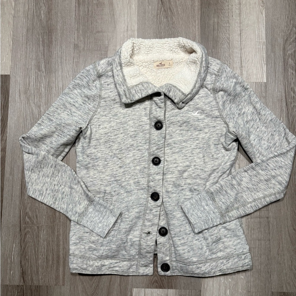 Hollister Light Gray women’s Sherpa lined Fleece Jacket. Size Large.